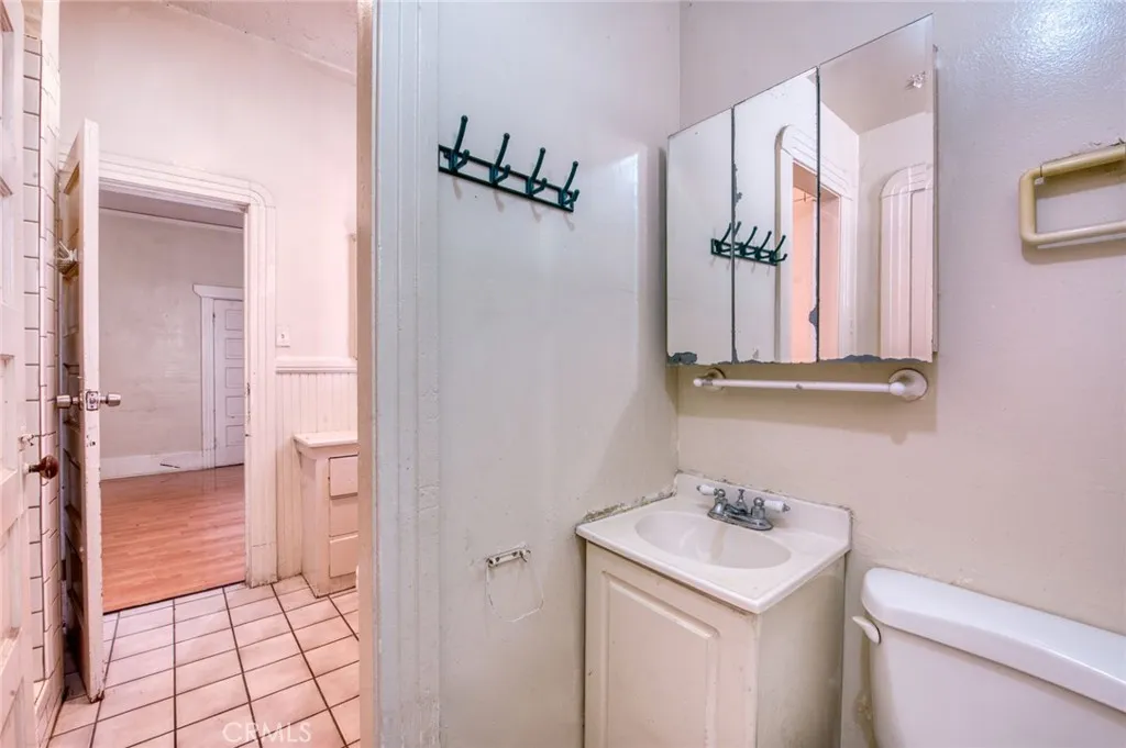 Los Angeles, California 90012, United States, 3 Bedrooms Bedrooms, ,2 BathroomsBathrooms,Residential,Active,157529