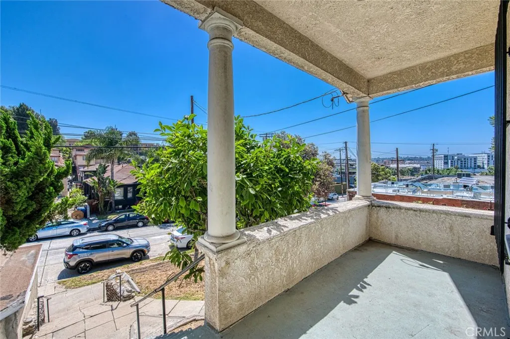 Los Angeles, California 90012, United States, 3 Bedrooms Bedrooms, ,2 BathroomsBathrooms,Residential,Active,157529