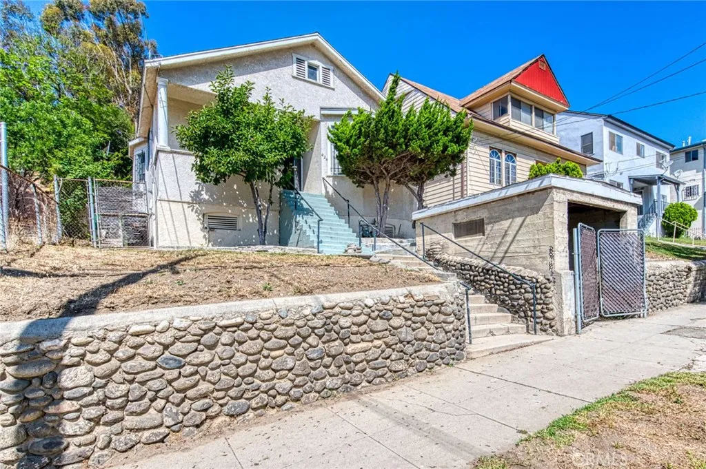 Los Angeles, California 90012, United States, 3 Bedrooms Bedrooms, ,2 BathroomsBathrooms,Residential,Active,157529