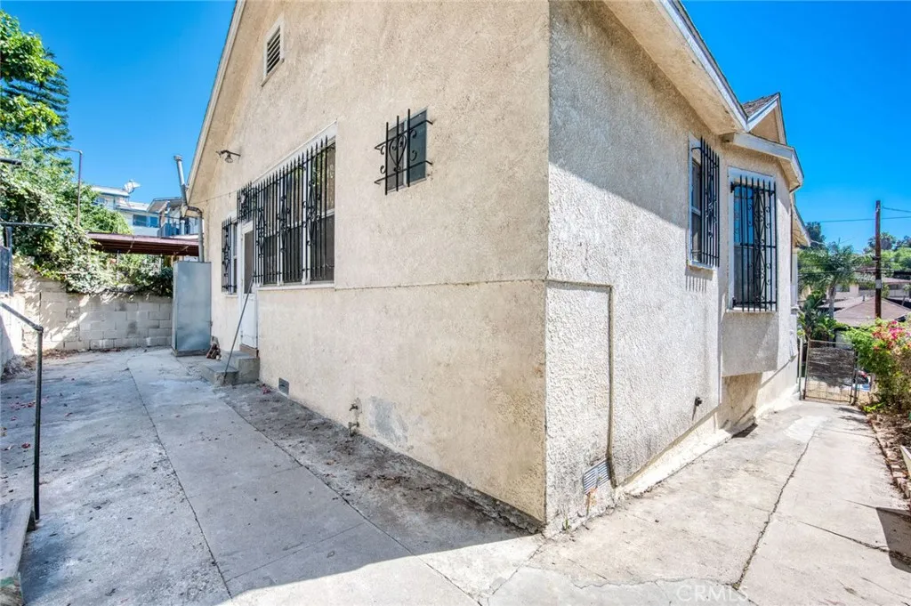 Los Angeles, California 90012, United States, 3 Bedrooms Bedrooms, ,2 BathroomsBathrooms,Residential,Active,157529