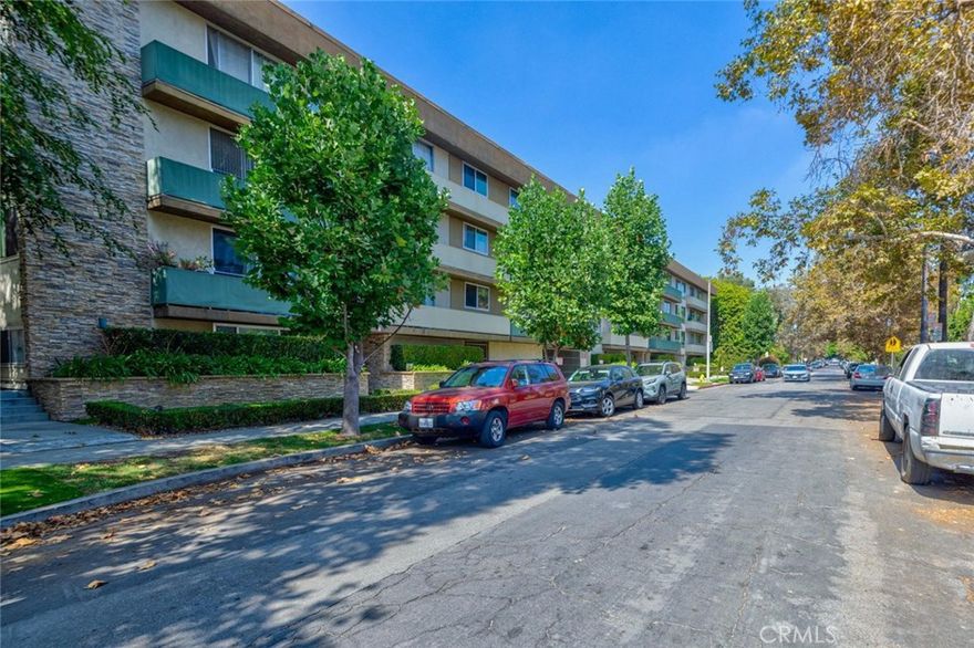 Convenient Hancock Park location with nearby shopping and dining, this updated Sycamore Villas condo is a beauty. It offers a remodeled kitchen with new shaker-style cabinets, quartz countertops, and new appliances. The bathroom also has new cabinets and quartz countertops. The whole unit has been freshly painted and has wood laminate flooring throughout. Overlooking the pool is a balcony that is bigger than most. The complex is well maintained and offers a heated pool, sauna, laundry facilities, fitness area, gated subterranean parking (this unit has one assigned space), and controlled-access  entry for peace of mind.