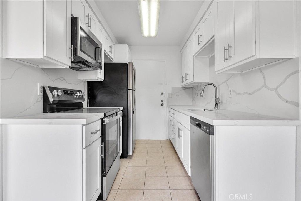Photo of 525 N Sycamore Avenue #326, Los Angeles, CA 90036 (MLS # TR25191574)