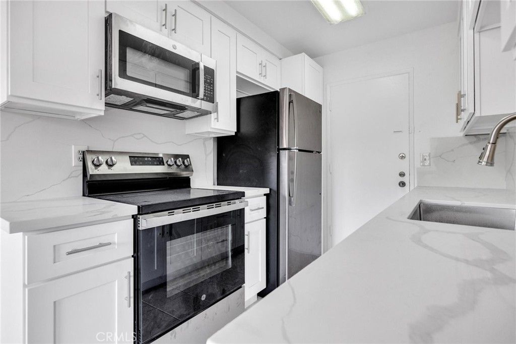 Photo of 525 N Sycamore Avenue #326, Los Angeles, CA 90036 (MLS # TR25191574)