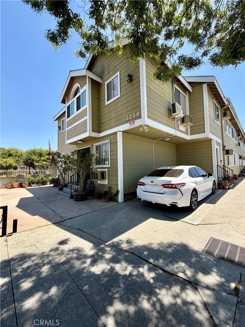 Photo of 3250 Andrita Street #7, Glassell Park, CA 90065 (MLS # GD26108280)