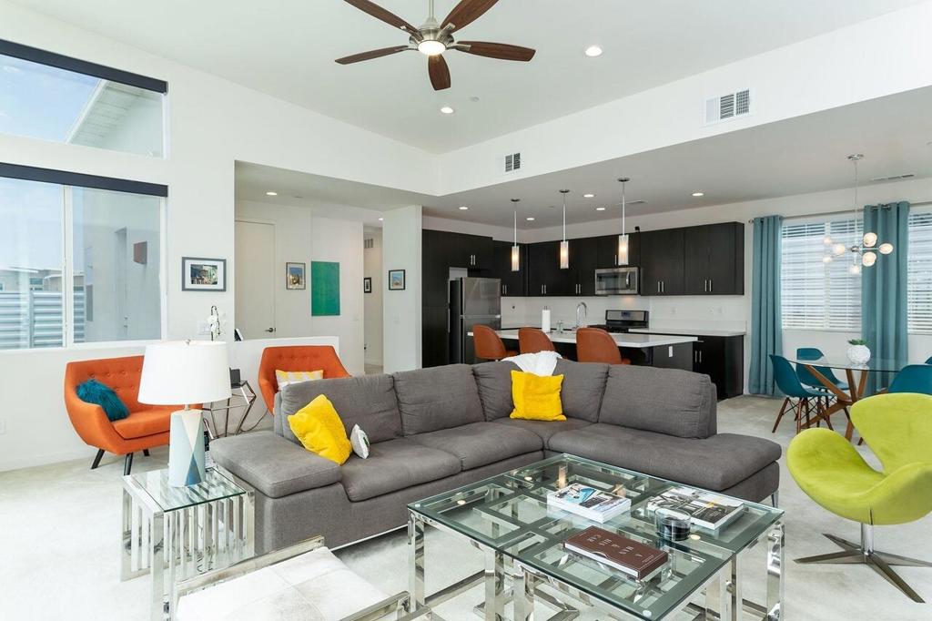 13890 Avenida La Vista