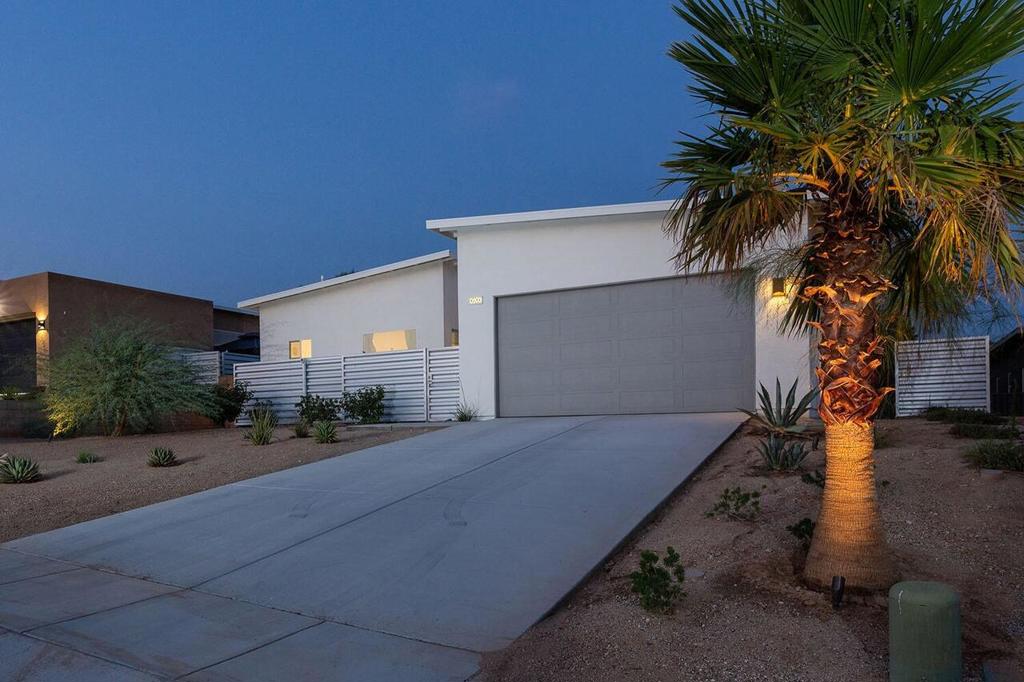 13890 Avenida La Vista