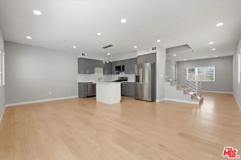 MLS: 26991705