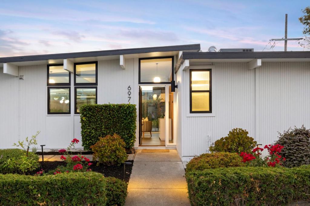 697 Vanessa Drive