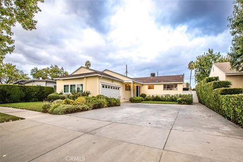 Photo of 5938 Aldea Ave, Encino, CA 91316 (MLS # SR25240687)
