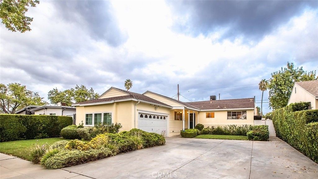 Photo of 5938 Aldea Ave, Encino, CA 91316 (MLS # SR25240687)