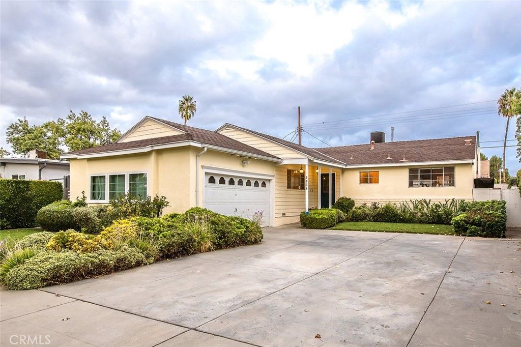 Photo of 5938 Aldea Ave, Encino, CA 91316 (MLS # SR25240687)