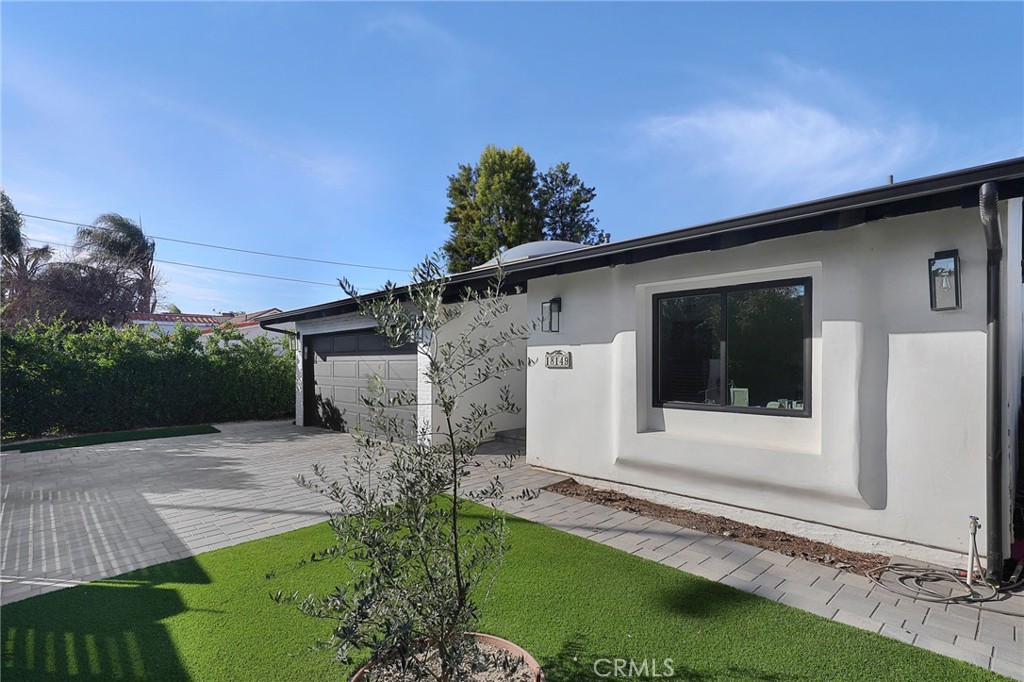 Nestled on a serene and picturesque street in a prime area of Tarzana, this residence boasts three bedrooms, two baths, and encompasses over 1,700 square feet of fully renovated single-family living space. Experience the allure of this elegantly remodeled home, completed in 2024. The open floor plan features a welcoming living room, a dining area, and a beautifully illuminated kitchen, complete with a spacious, meticulously designed island. Enhancing the charm of the home is a dedicated wine closet with glass doors on the side wall.
Each of the three bedrooms is generously proportioned and abundant in natural light, while the master suite is equipped with an expansive walk-in closet and a beautifully renovated bathroom. The backyard features a covered patio and an inviting seating area alongside an open grassy expanse. The property is secured with a gated front entrance, and the two-car garage provides private parking. This home is ideally situated in an outstanding area of Tarzana, conveniently located minutes from the 101 freeway, shopping centers, parks, and additional amenities.