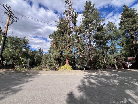 Photo of 0 Timberline Dr Lot 13, Wrightwood, CA 92397 (MLS # SR26221164)
