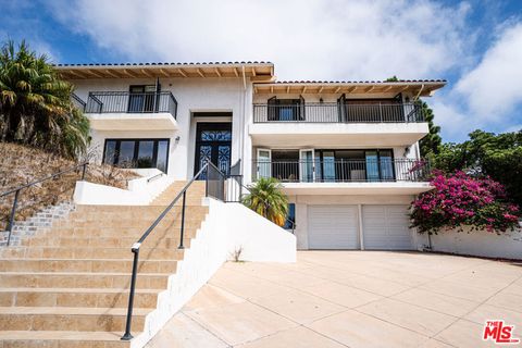 Photo of 1312 Via Zumaya, Palos Verdes Estates, CA 90274 (MLS # 25610389) Photo of 1312 Via Zumaya, Palos Verdes Estates, CA 90274 (MLS # 25610389)