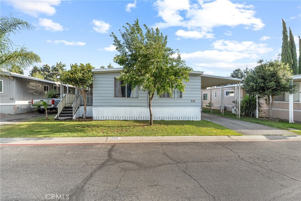 1425 Cherry Ave 202