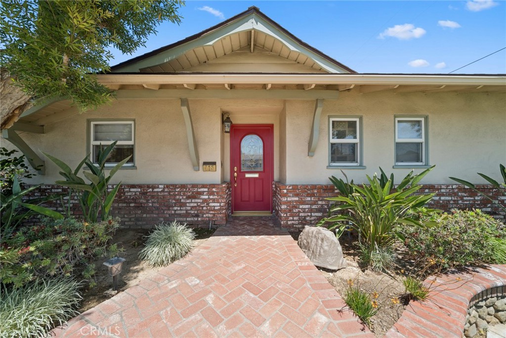 315 E Wilson