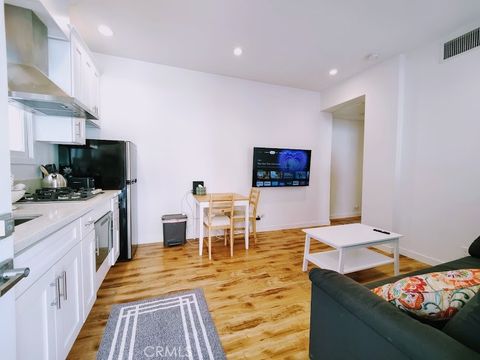 Photo of 748 1/4 S Ridgeley Drive, Los Angeles, CA 90036 (MLS # SB25262868)