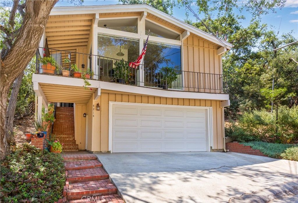Photo of 4214 Tosca Road, Woodland Hills, CA 91364 (MLS # SR25181068)