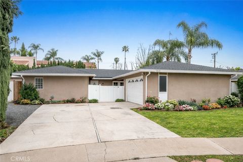Photo of 1271 Garland Ave, Tustin, CA 92780 (MLS # OC26033910)