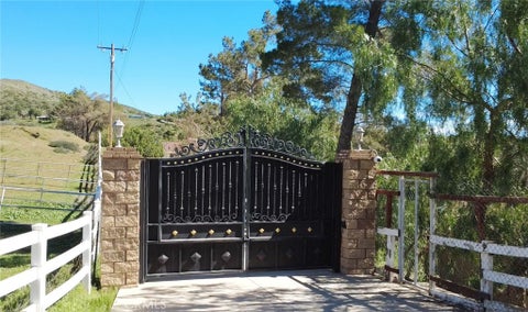 Photo of 33716 Hubbard RD, Acton, CA 93510 (MLS # GD26184299)