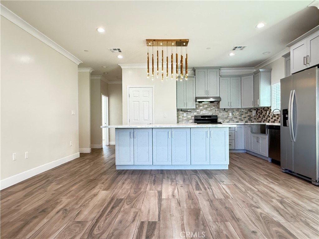 8802 Ramona Boulevard