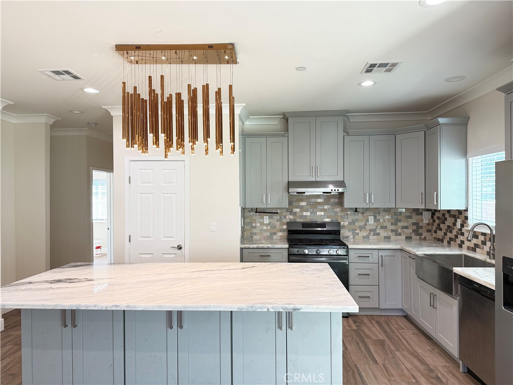 8802 Ramona Boulevard