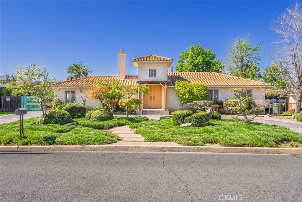 2720 E Sunset Hill Drive