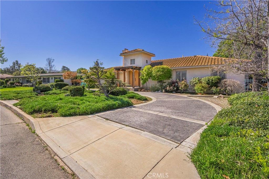 2720 E Sunset Hill Drive