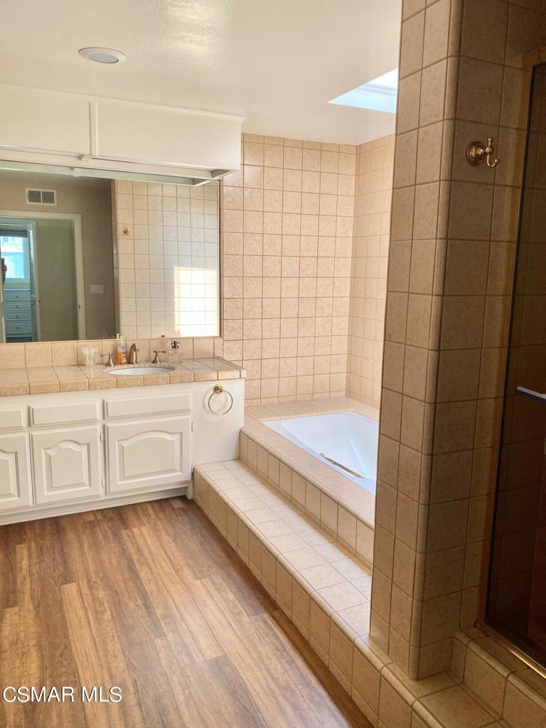 Ben Johnson Fairway NR-745 - 745 - Residential Lease