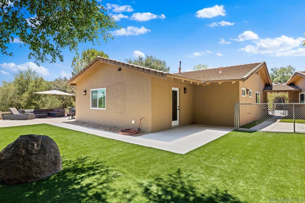 2686 Via Viejas