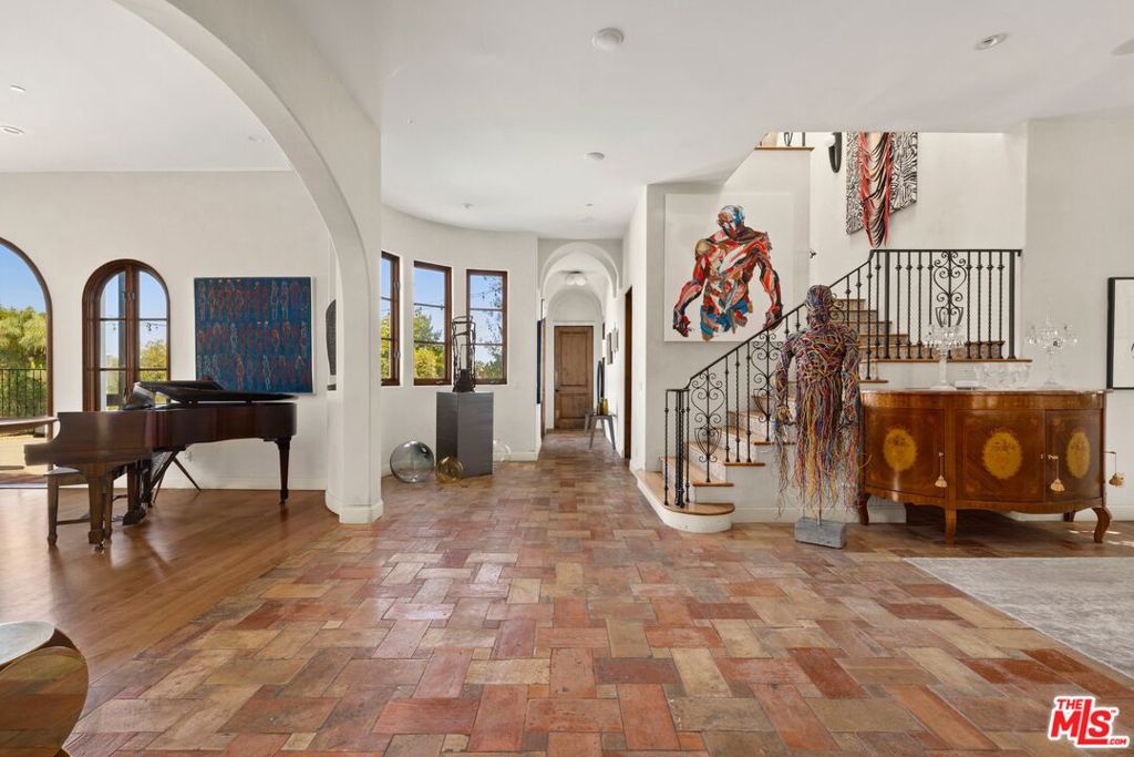 1214 Beverly View Drive, Beverly Hills CA 90210