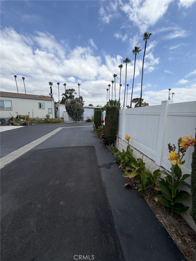 750 E Carson 67