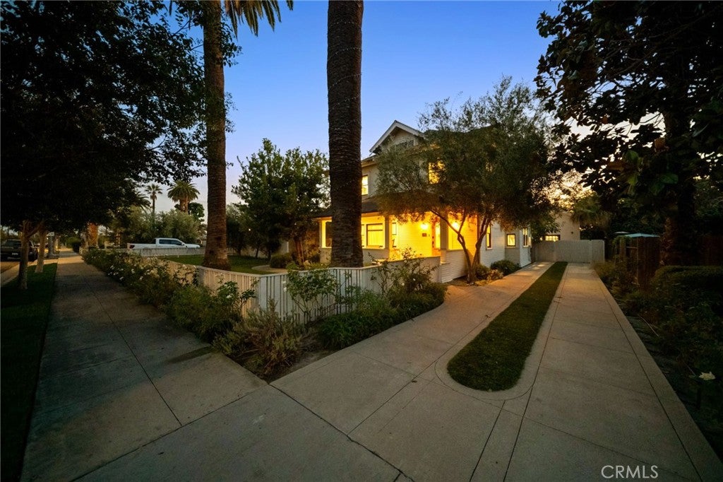 711 Lemon Street