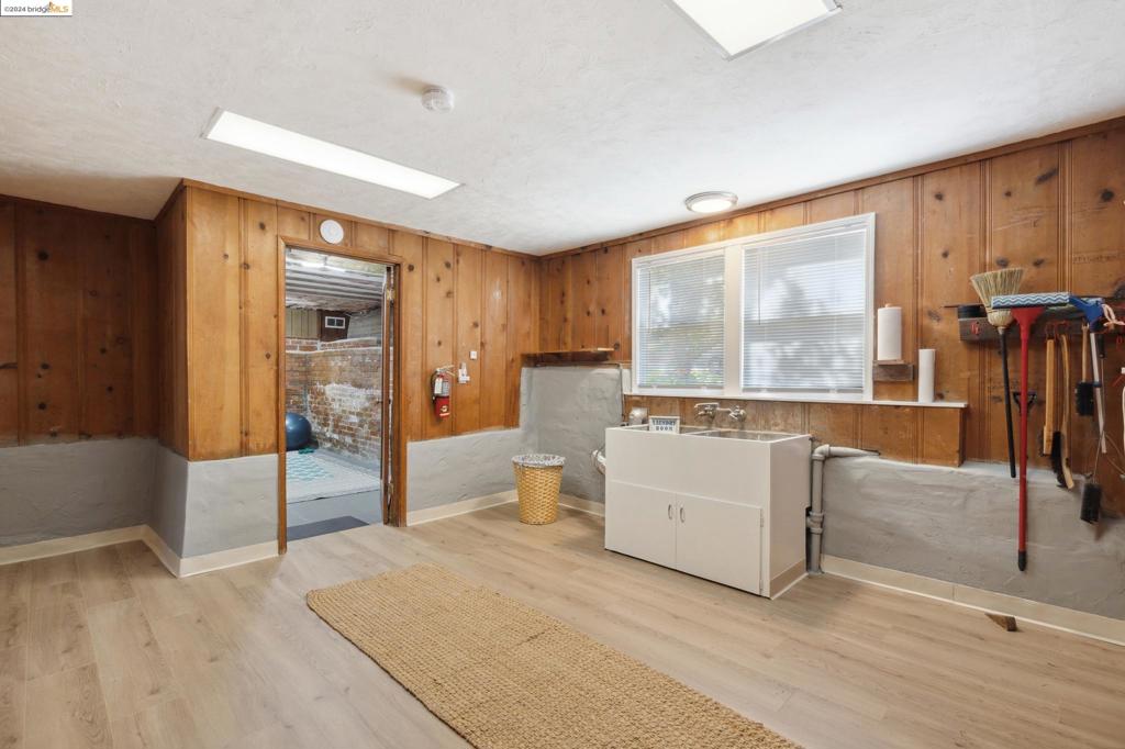 OAKMORE - Residential