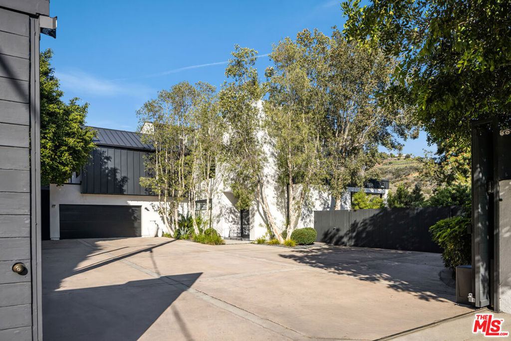 8080 Laurel View Drive