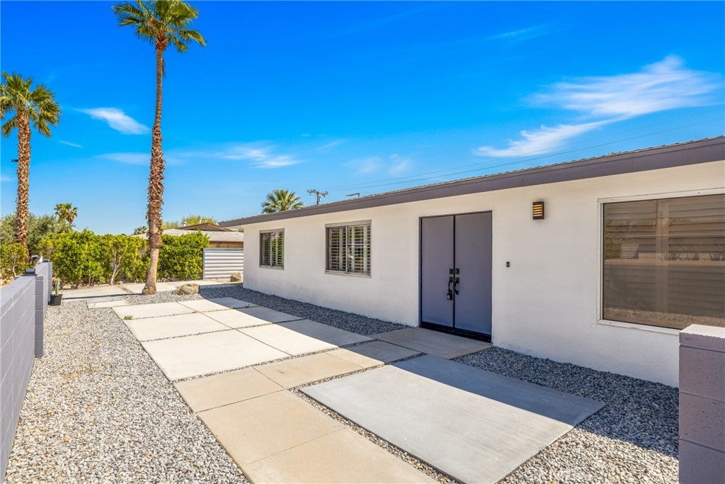 373 E Simms