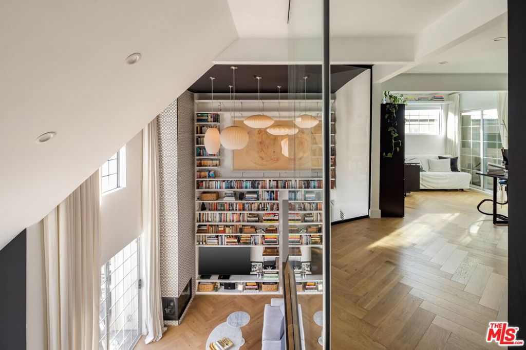 930 N Doheny Drive 301