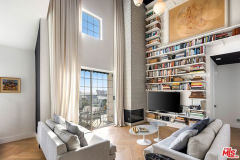 Photo of 930 N Doheny Drive #301, West Hollywood, CA 90069 (MLS # 26639777)