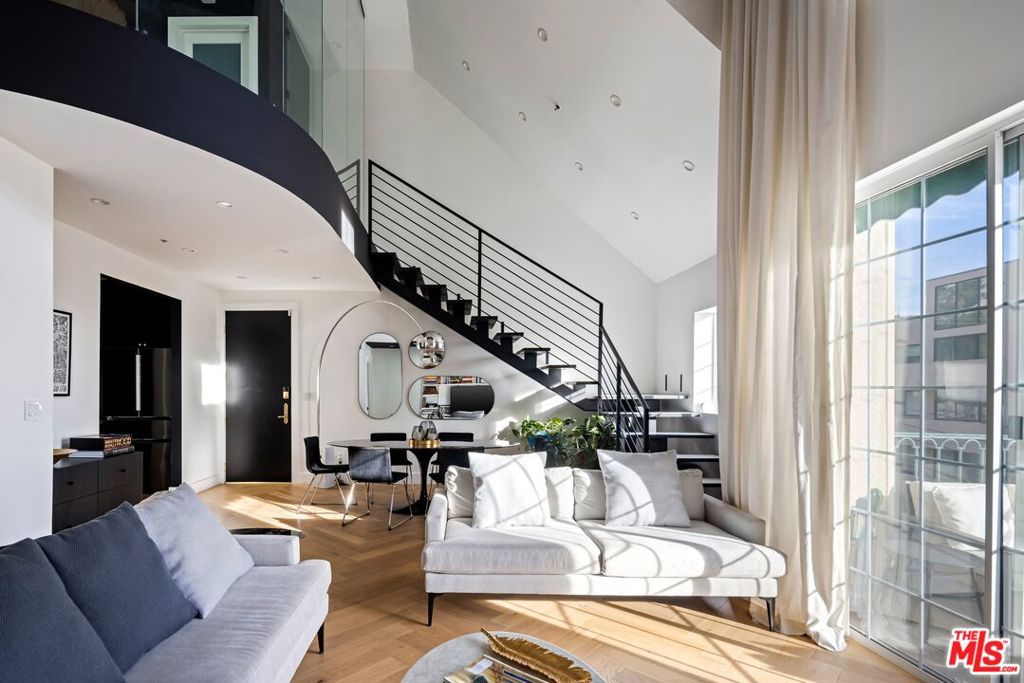 930 N Doheny Drive 301