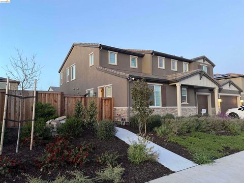 Photo of 451 Trellis Way Way, Brentwood, CA 94513 (MLS # 41127839)