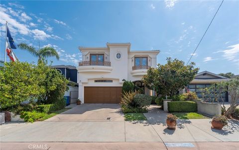 Photo of 1300 Elm Avenue, Manhattan Beach, CA 90266 (MLS # SB25280783)