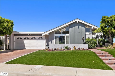 Photo of 209 Calle Delicada, San Clemente, CA 92672 (MLS # OC26152209)