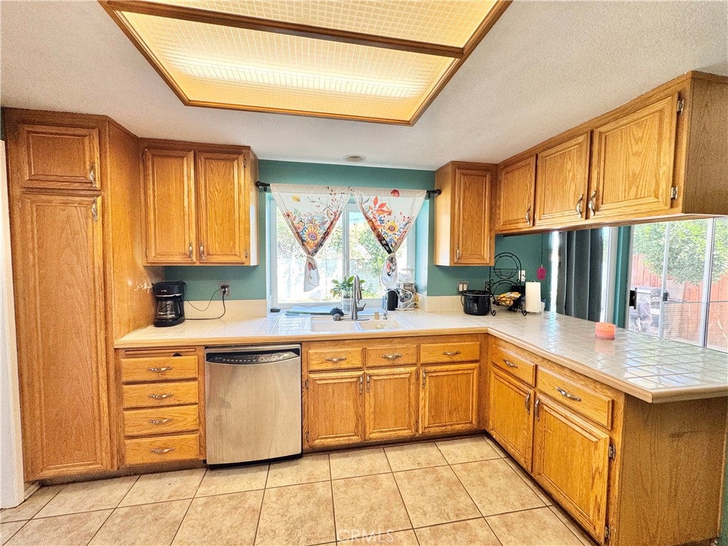 Photo of 531 Wheeler cir CIR, Corona, CA 92879 (MLS # IV26213524)
