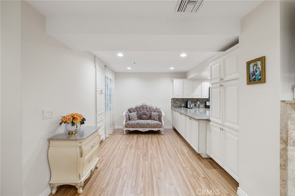 301 W Loraine Street 3