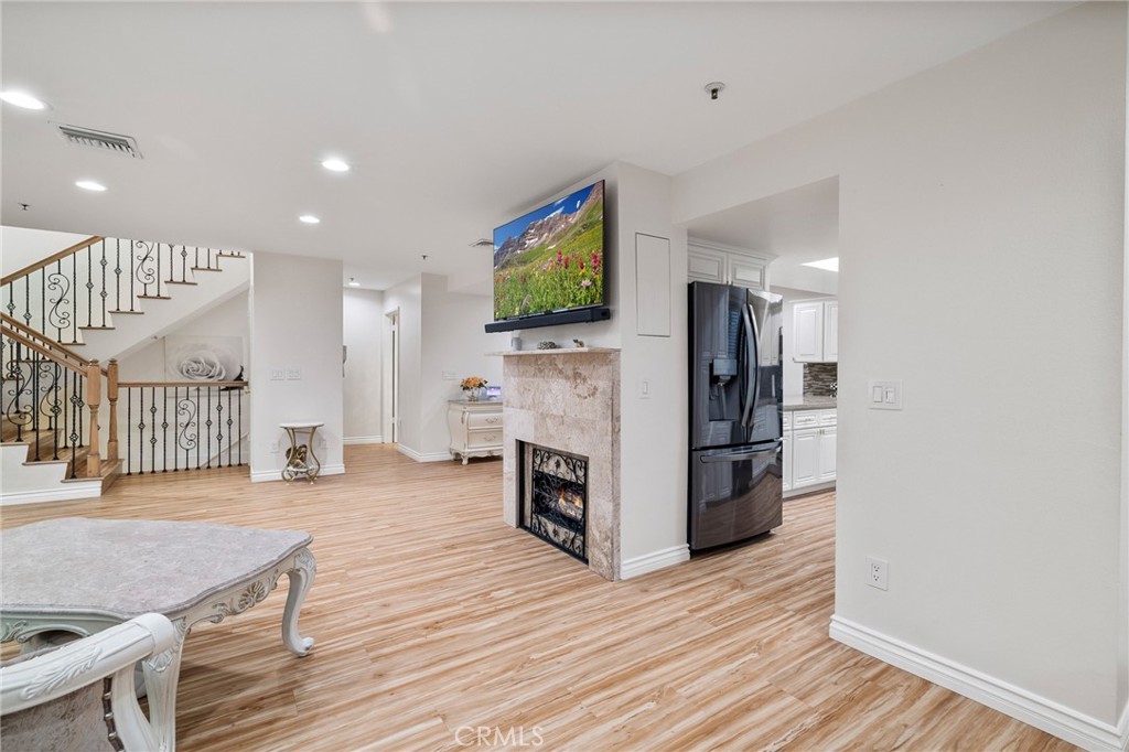 301 W Loraine Street 3