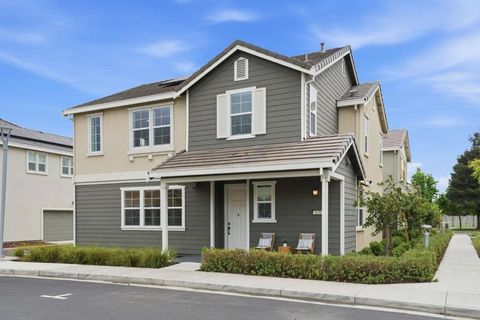 Photo of 2658 Admiral Circle, Hayward, CA 94545 (MLS # ML82043117)