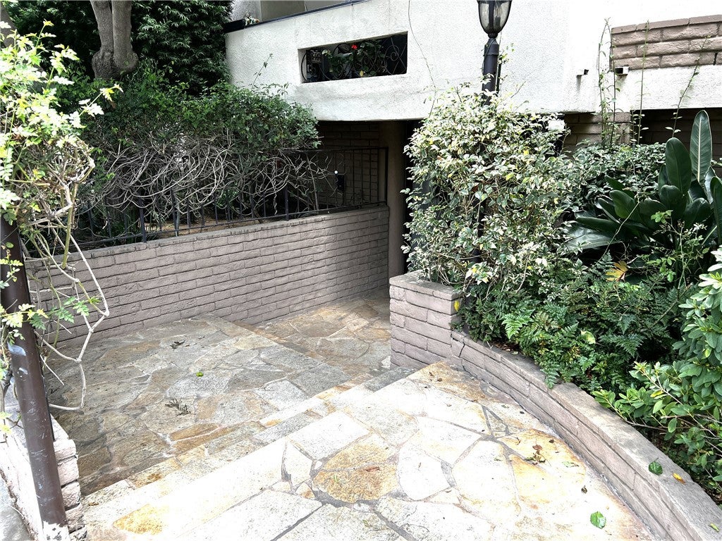 11820 Mayfield AVE 317, Los Angeles CA 90049