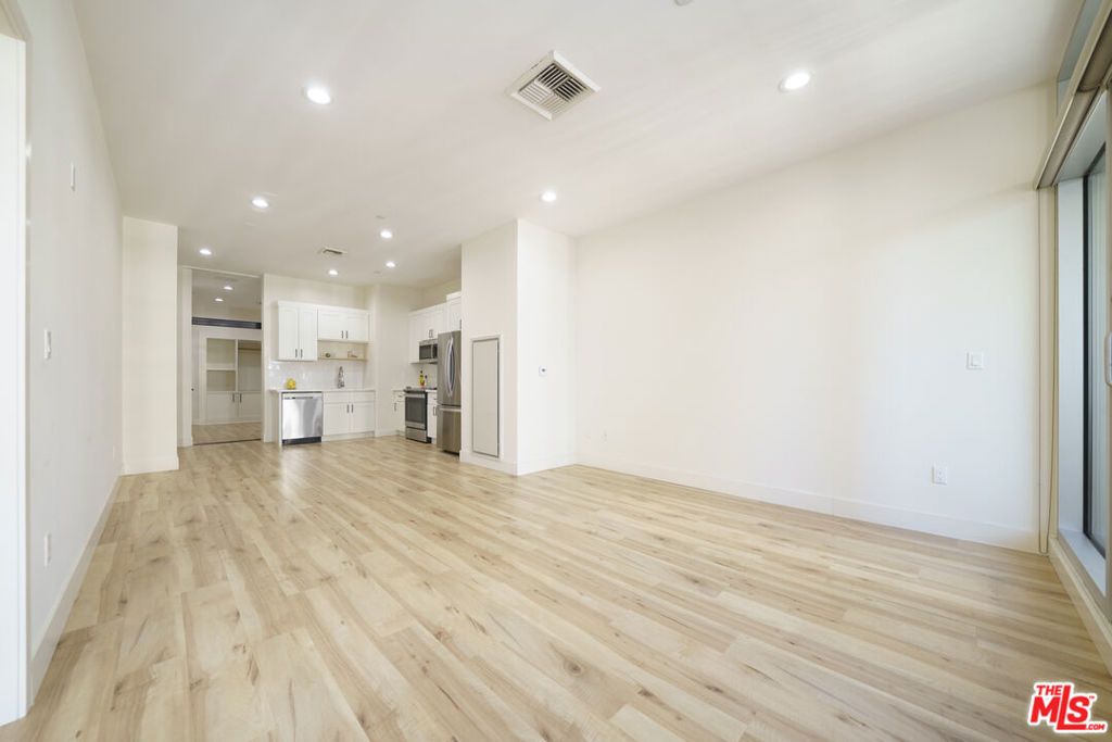 Photo of 3810 Wilshire Boulevard #804, Los Angeles, CA 90010 (MLS # 25624629)
