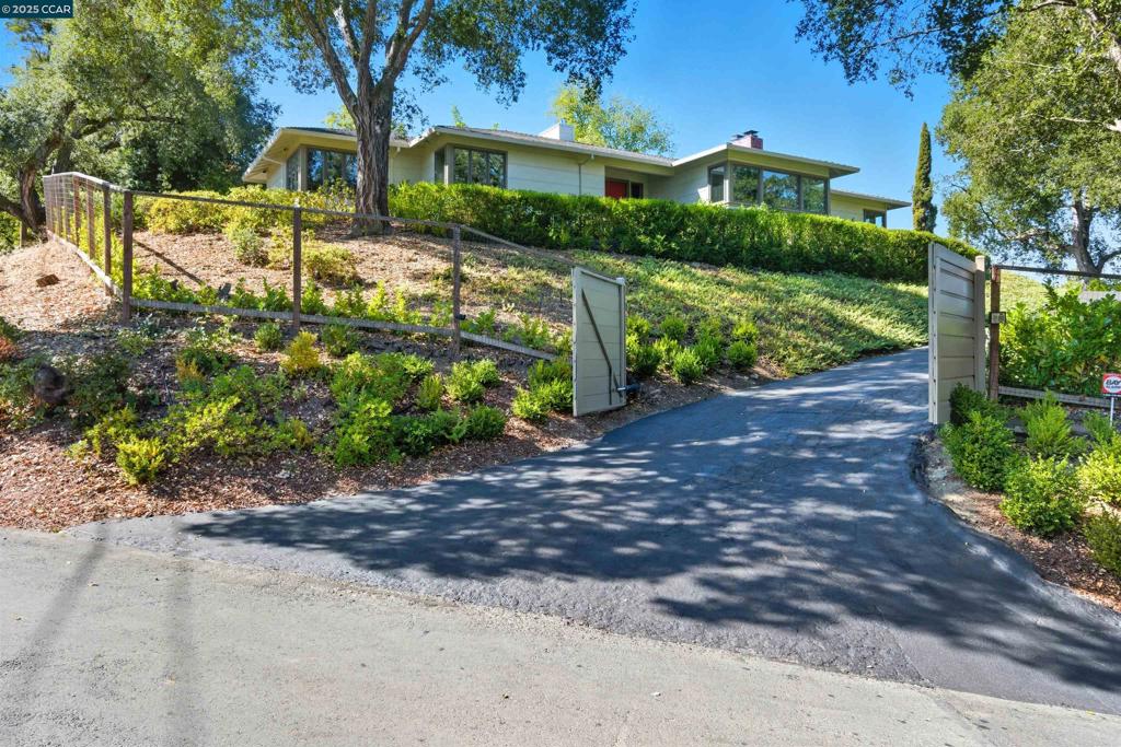 CHARLES HILL - Residential