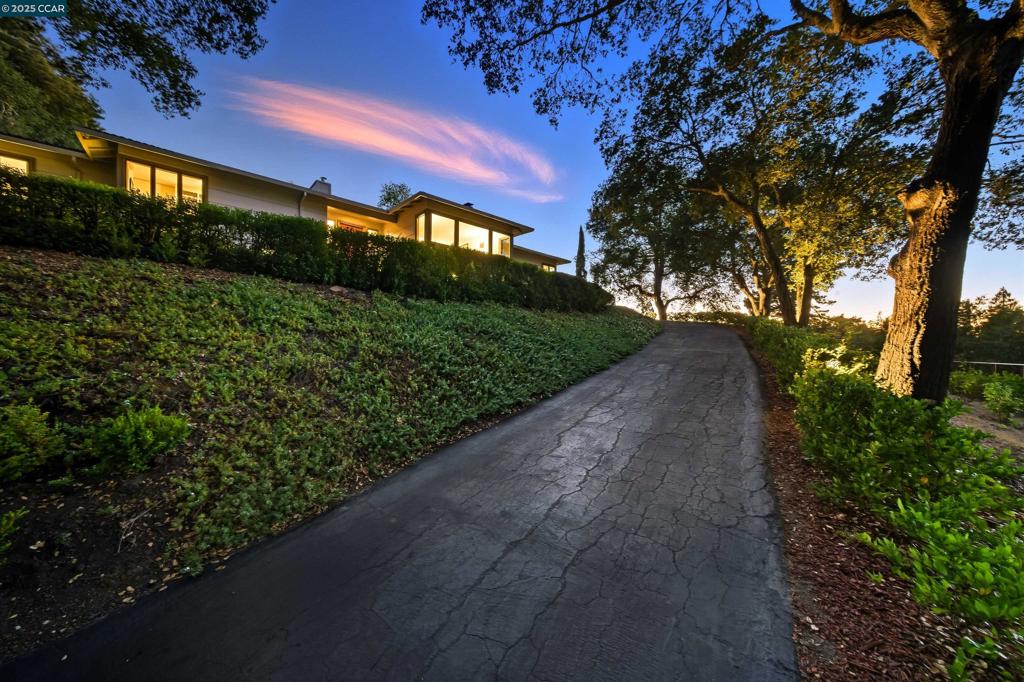 CHARLES HILL - Residential